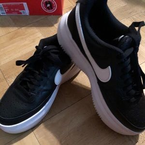 Nike Court Alta Platform